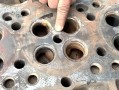 挖掘机发动机缸体破裂怎么修-挖掘机缸盖点坏了什么症状